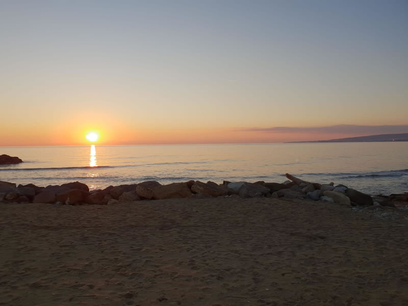 Aperitivo al tramonto sulla spiaggia più bella di Santa Severa.
