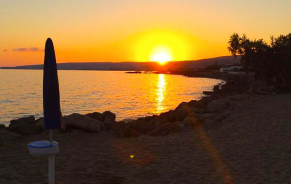Aperitivo al tramonto sulla spiaggia più bella di Santa Severa "Le 2 Baie"