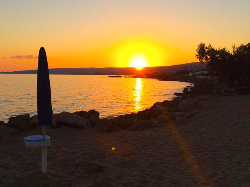 Aperitivo al tramonto sulla spiaggia più bella di Santa Severa "Le 2 Baie"